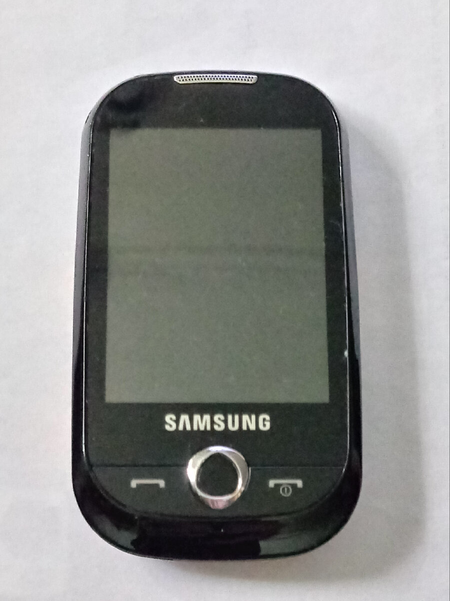 Вот такой старичок работает даже лучше более новых моделей телефонов (т-т-т), но если что-то сломается, то ремонт будет невозможен - детали вряд ли получится найти. Личное фото