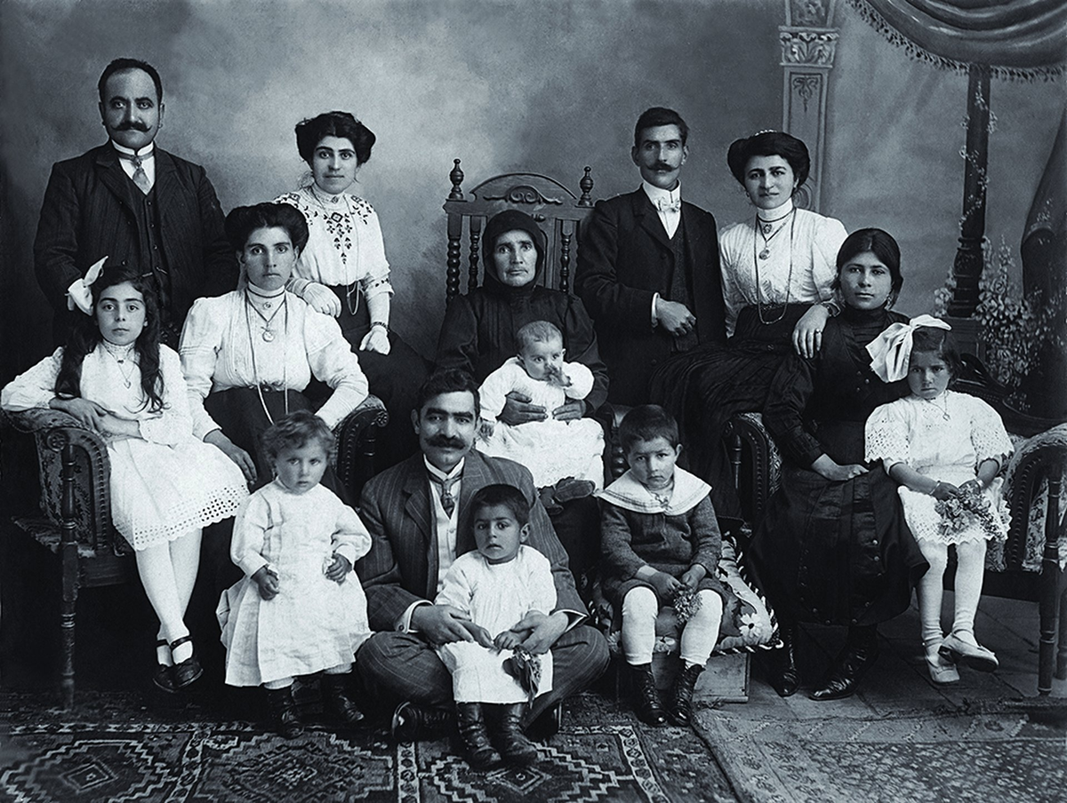 Армянская семья из Карса (западная Армения). Конец XIX-го века