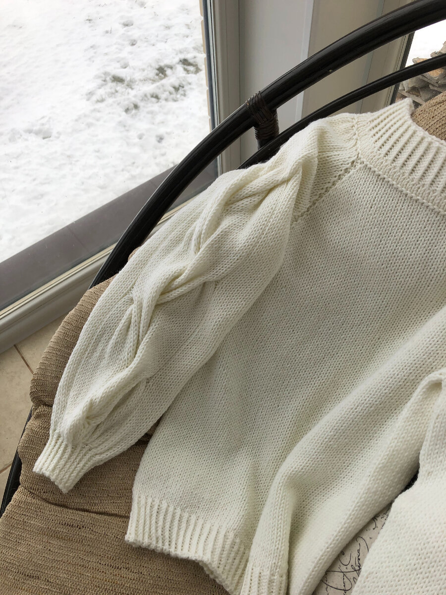 Джемпер, связанный моими руками. Личное фото автора