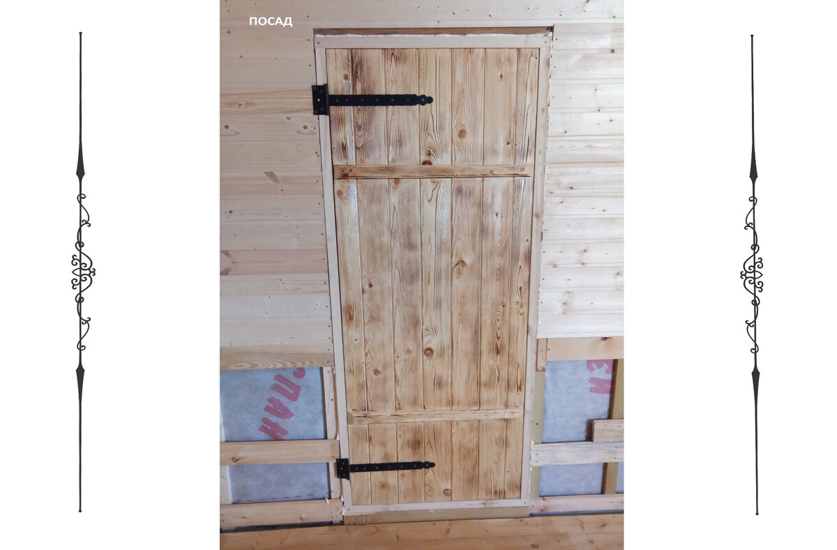 Ставим подготовленную дверь на место. Дверь самая простая, купленная за 2 000 рублей без наличников. Петли крепятся снаружи и закрываются наличником.