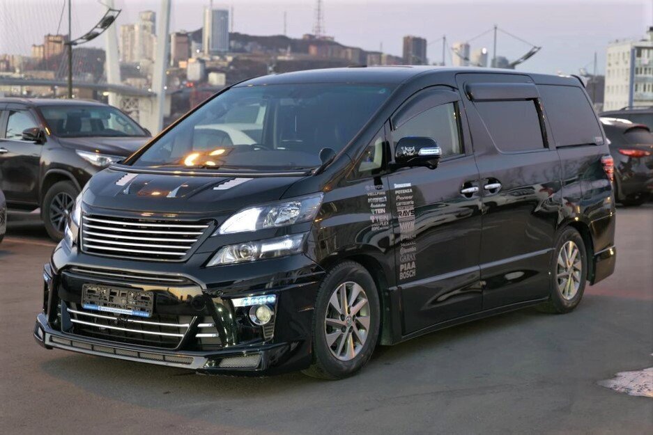 Toyota Vellfire 