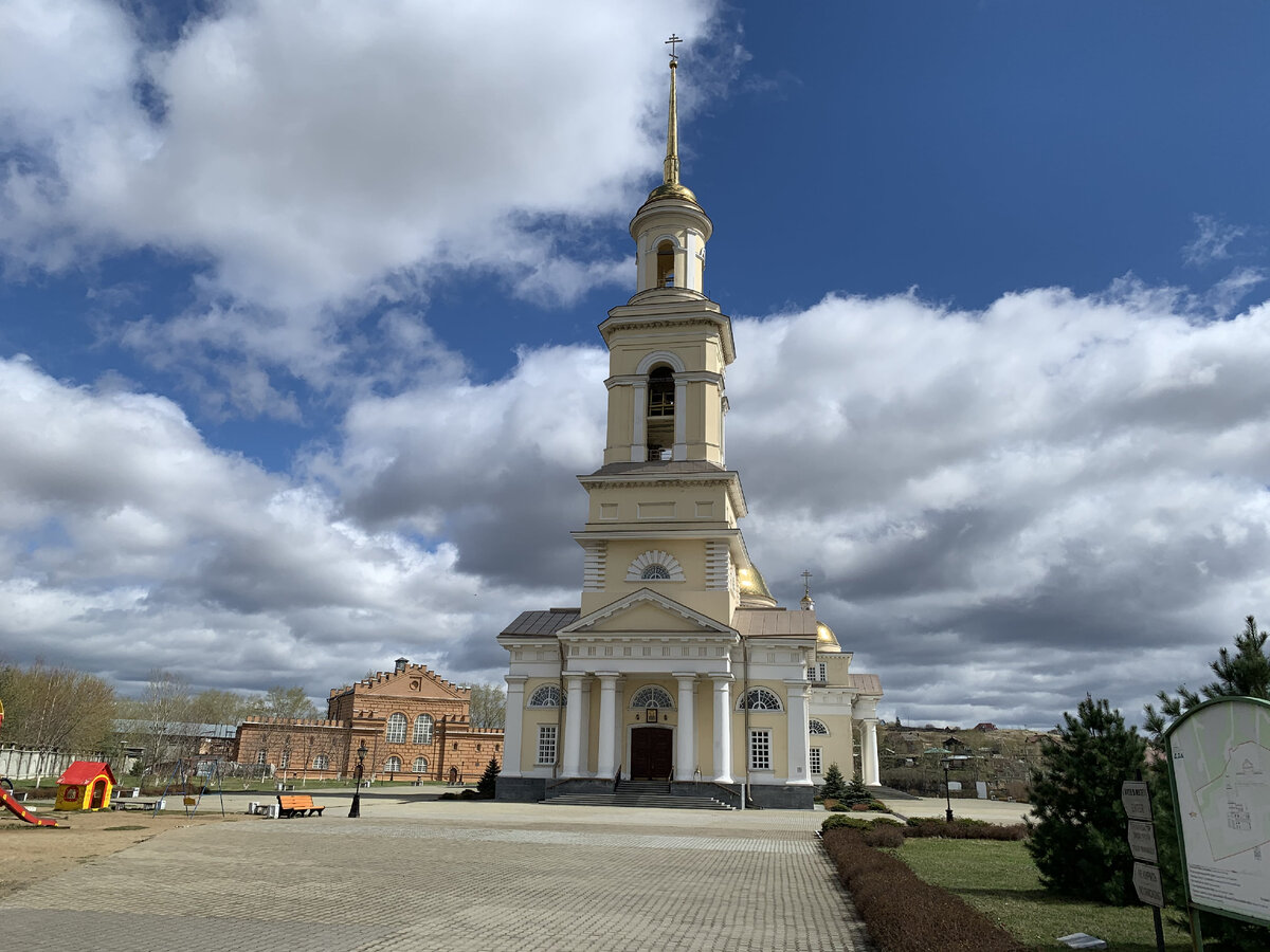 Здание Спасо-Преображенского собора в Невьянске. Здесь и далее – все фото в статье сделаны лично автором