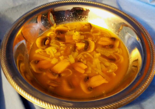 фото: https://pics.ru/10-srednevekovyh-blyud-kotorye-podavali-korolyam-a-segodnya-mozhno-prigotovit-doma