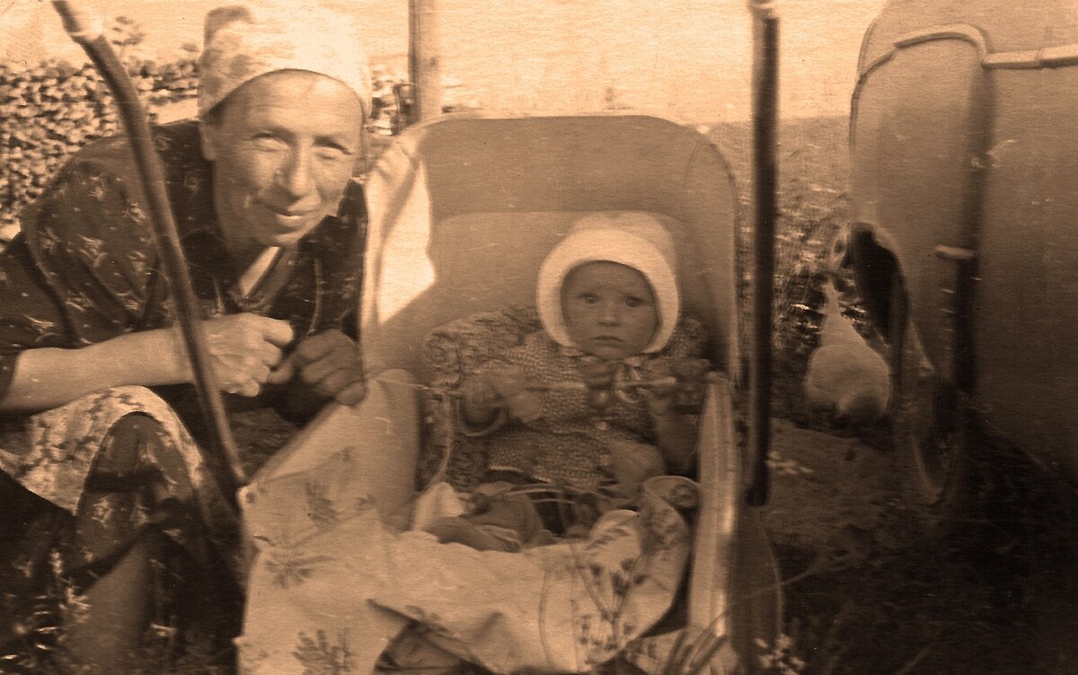 Эта же коляска изнутри. Уютно сидится малышу :)) Из личного архива 