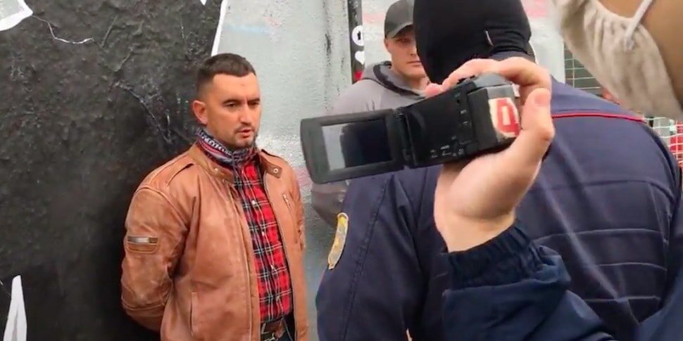 Степан Латыпов - в коричневой куртке