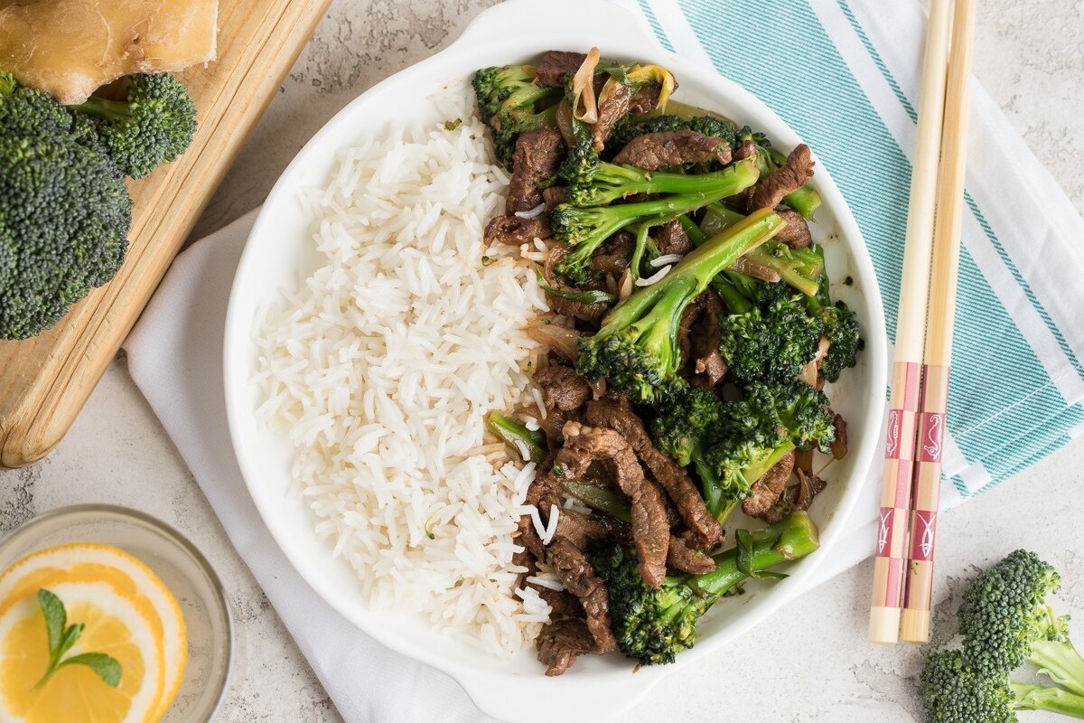 ГОВЯДИНА С БРОККОЛИ С РИСОМ