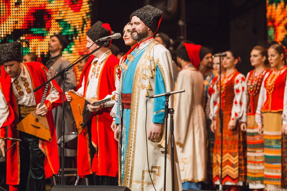 Казаки выступление. Казаки выступление. Кубанский казачий ансамбль. Казаки выступление. Кубанский казачий хор концерт.