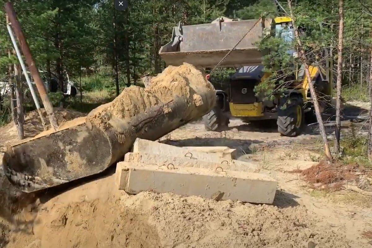 Убираем старый септик и бетонные блоки.