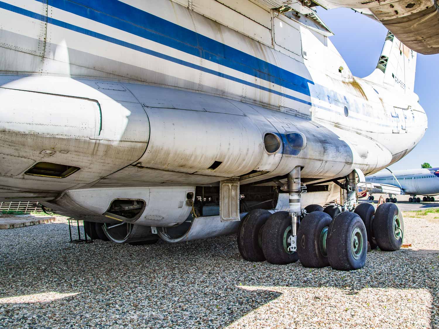 Я подумал, что это свалка с самолётами Ил-76, а оказалось они ждут модернизации ✈️??5