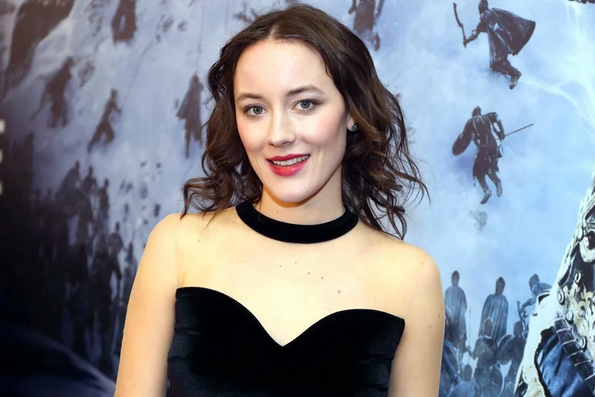 Полина чернышова актриса фото в купальнике