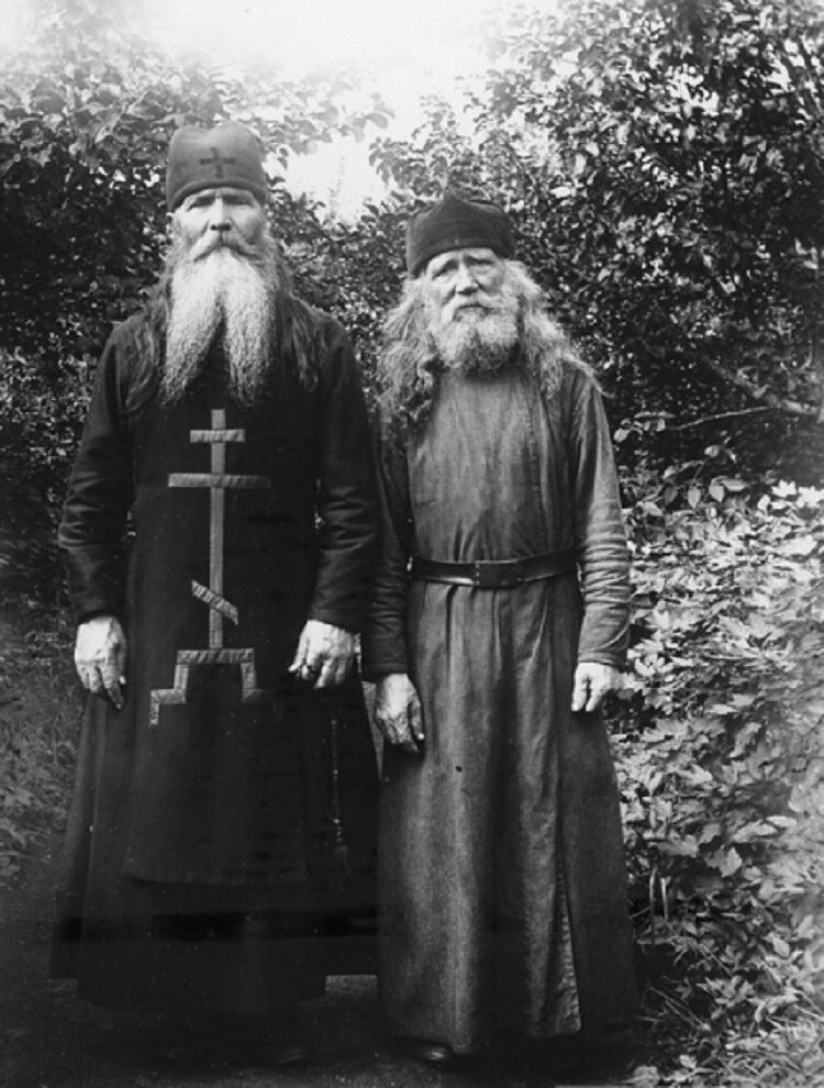 отец кирилл павлов. епитрахиль исповедь. православная церковь старцы. старец илий исповедует. лаврский архимандрит кирилл.