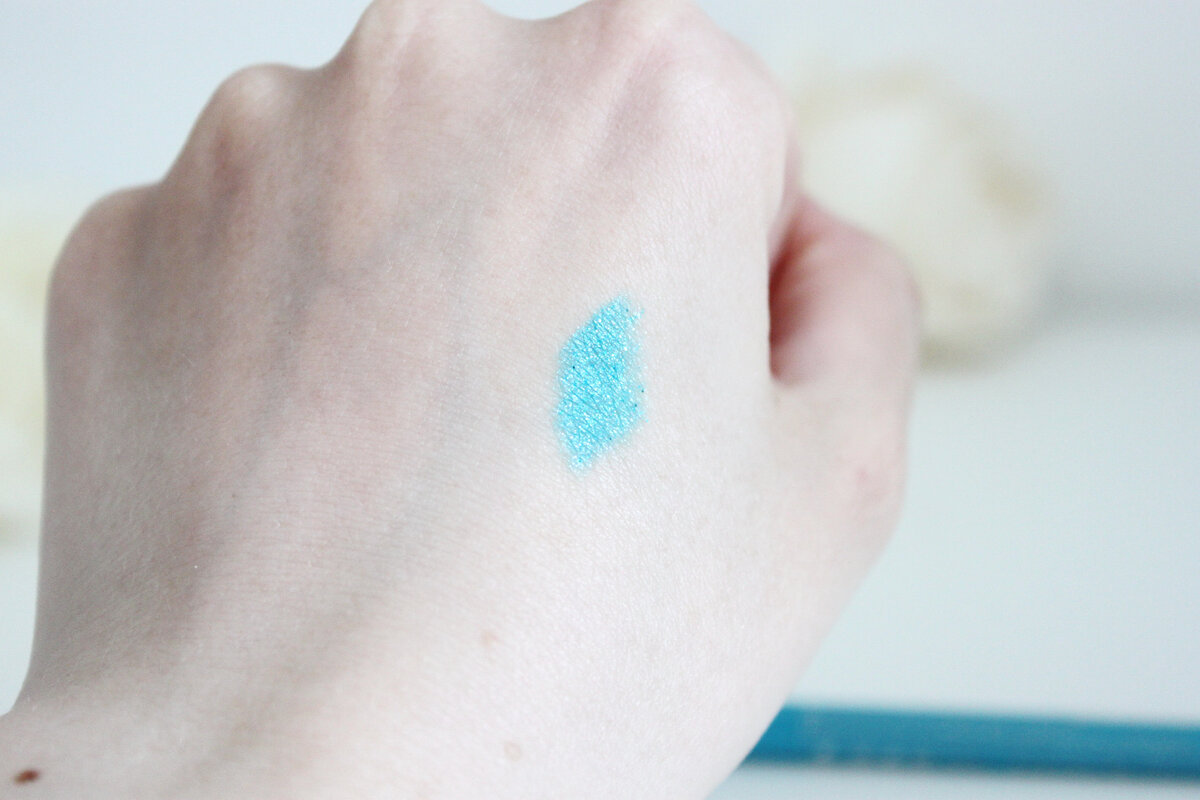 Карандаш для глаз Essence Long Lasting Eye Pencil, в оттенке 17 Tu-Tu-Turquoise