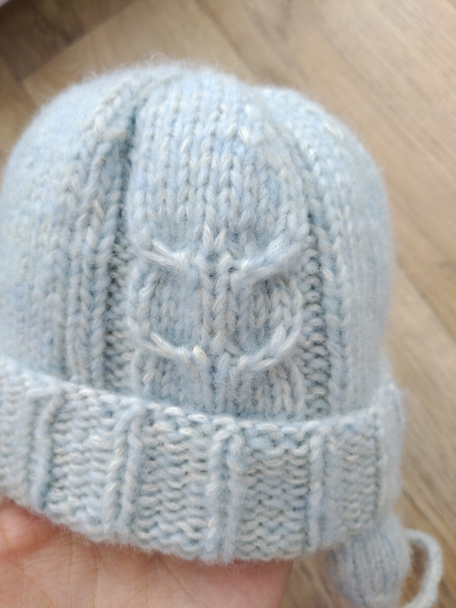 Узор поближе. Простой жгутик из 9 петель. Схема дальше в галерее.