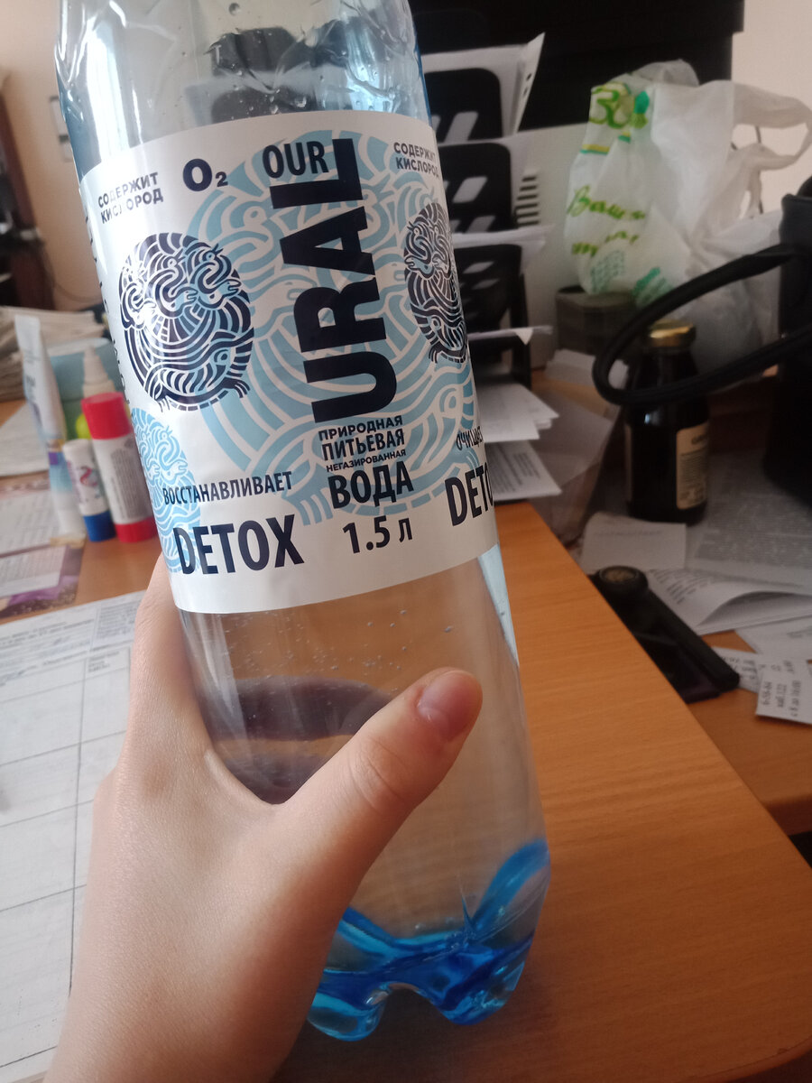 Каждый день беру на работу бутылку воды вне зависимости худею я или нет. 