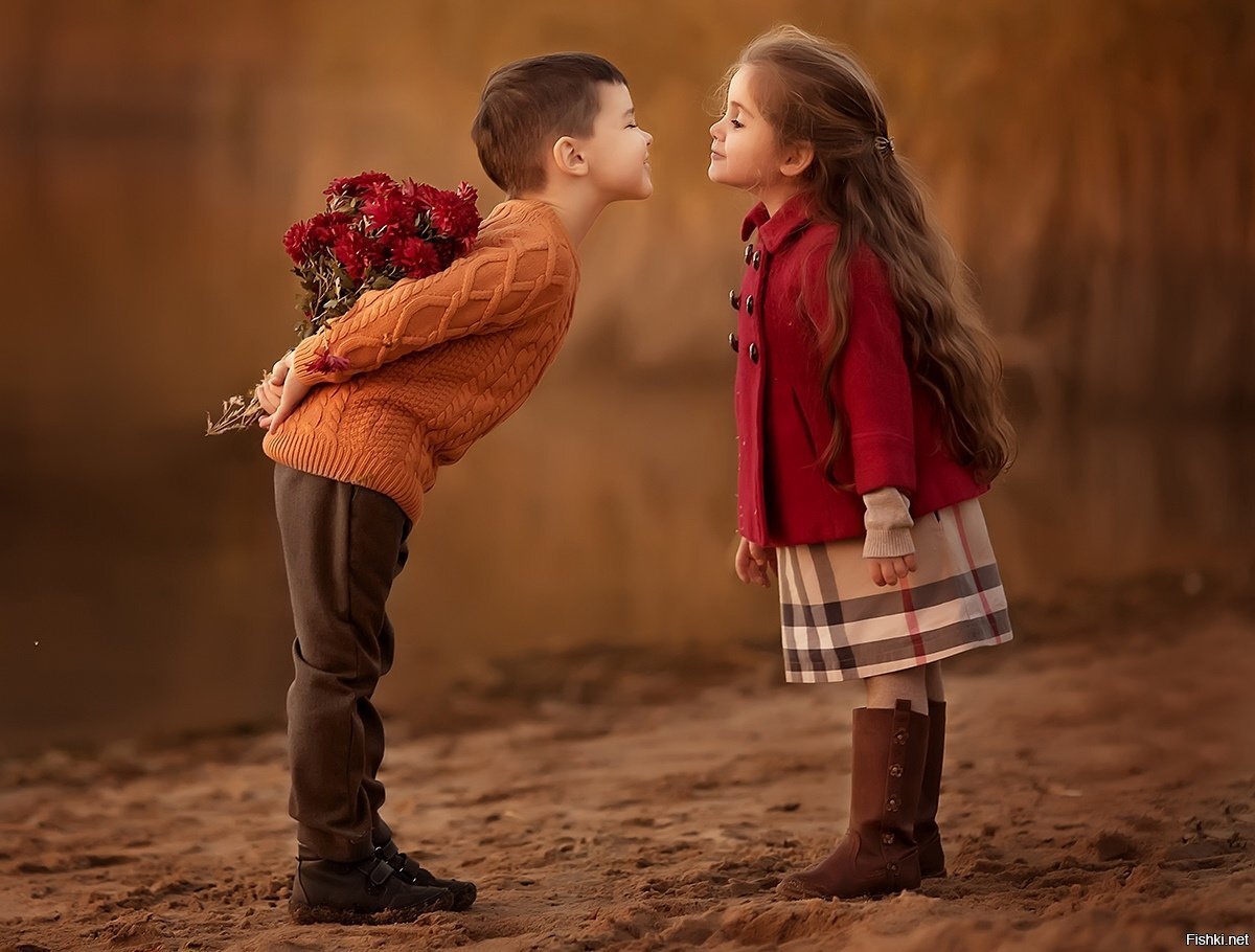 Мы по детски влюблялись впервые