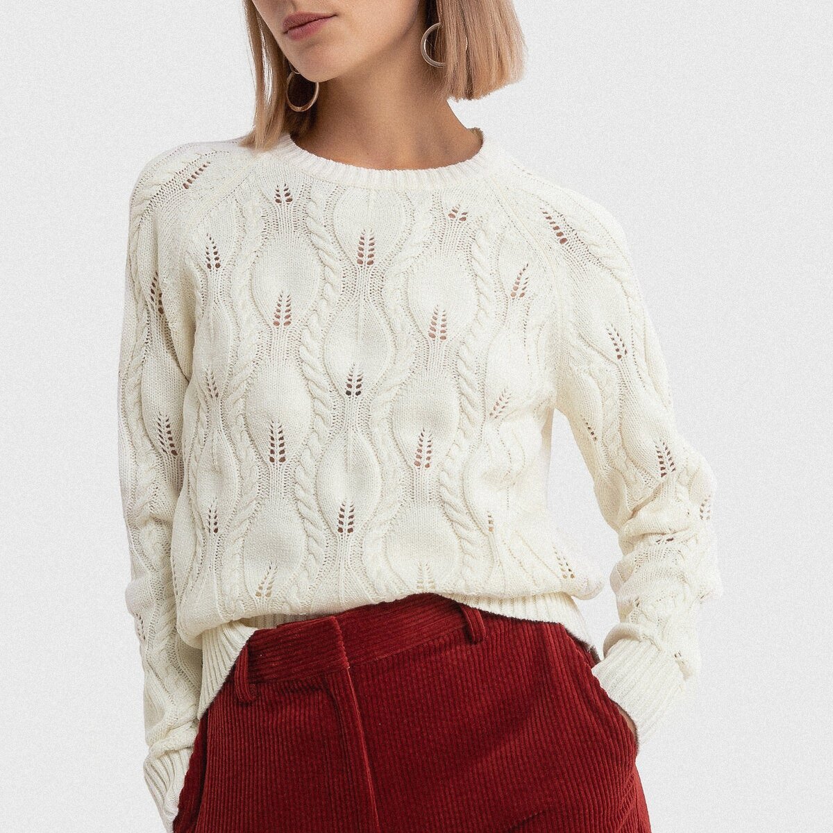 Пуловер с узором из листьев спицами
