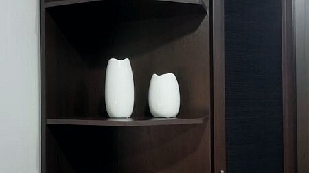 Если у вас довольно темные обои, двери или мебель, тогда для вас эти поделки будут наиболее актуальны. 