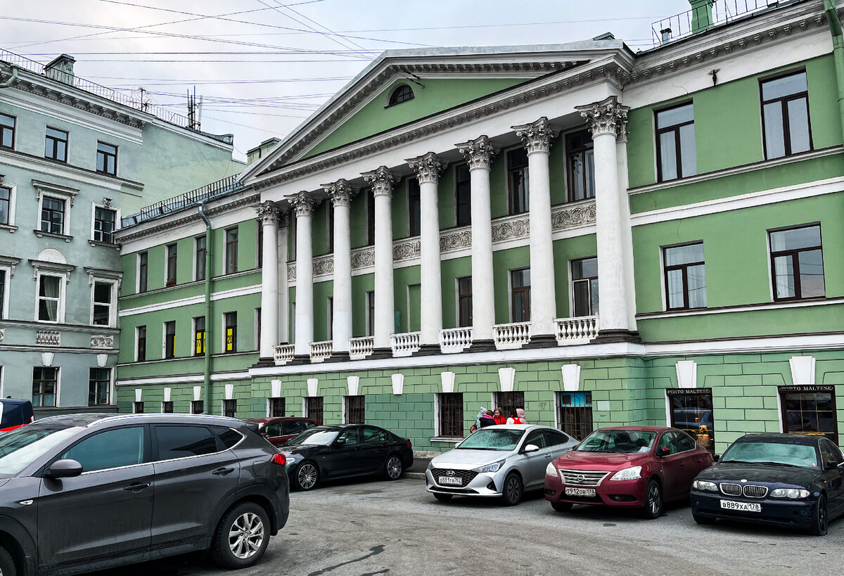 Дом с Ротондой со стороны Фонтанки. Фото автора