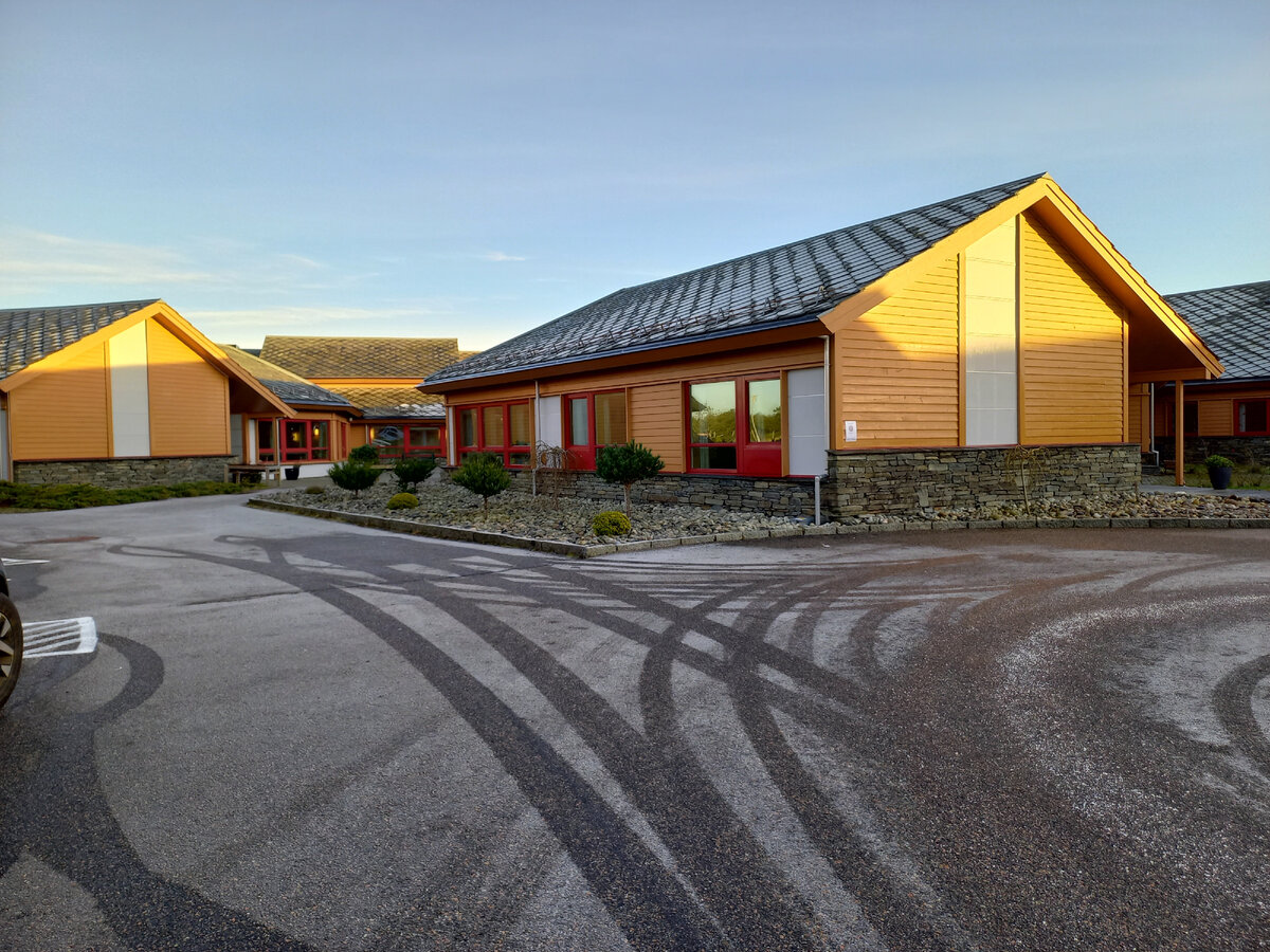 Один из многих норвежских домов престарелых. Фото автора.