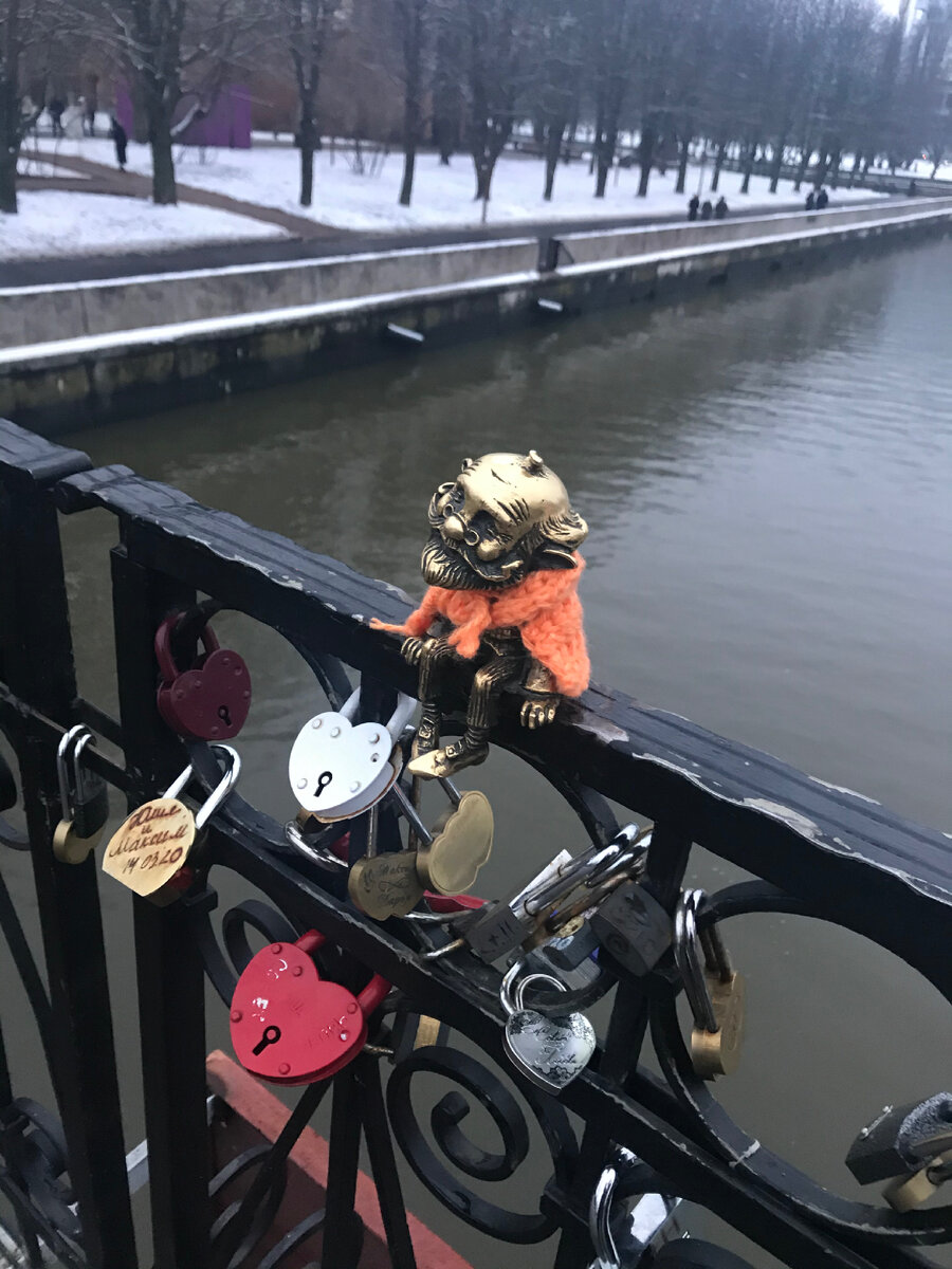 Одна из фигурок Хомлина-дедушки