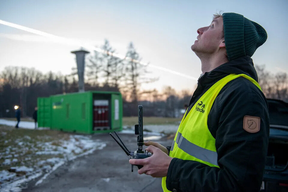 Первый пошёл! Фото Yahoo News.