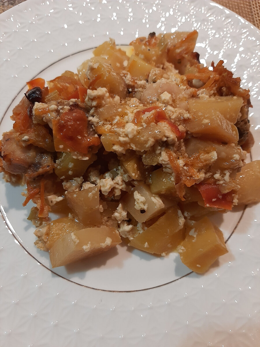 Два блюда сразу: курица с картошкой, овощами в горшочках И макароны почти  по-флотски | Взгляд из окна | Дзен