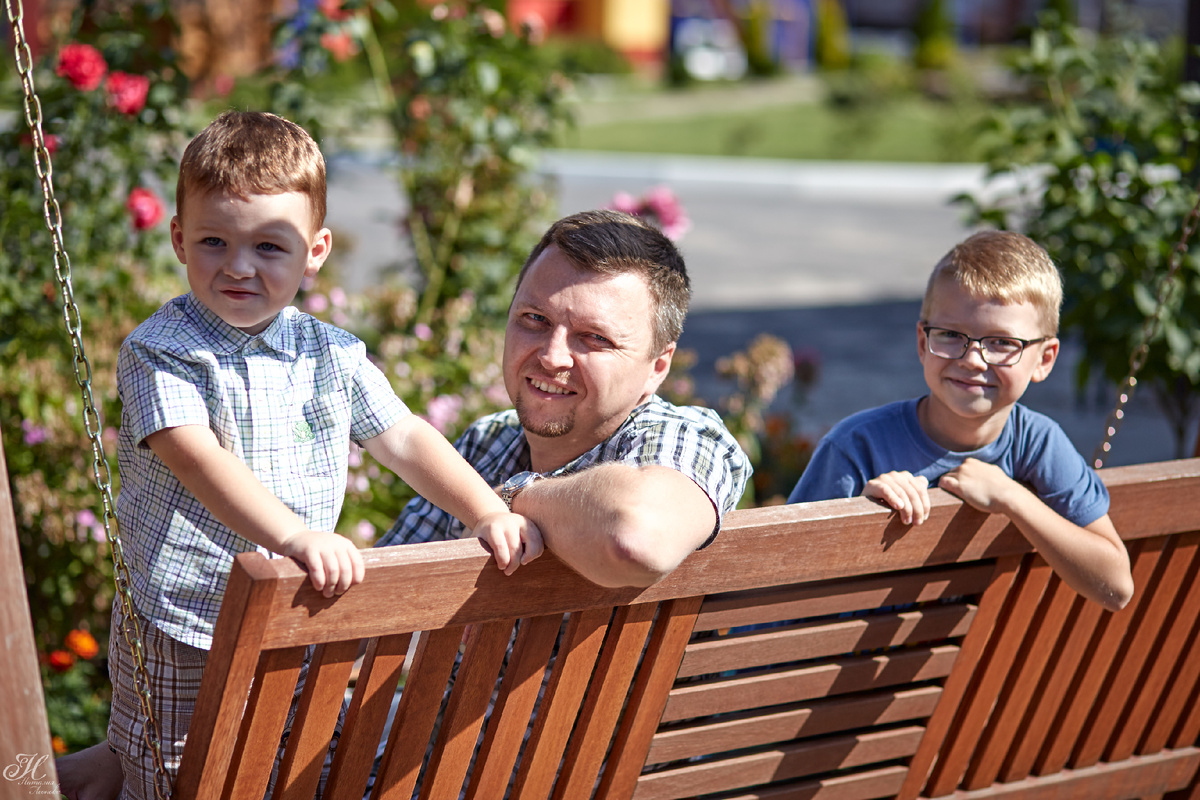 На фото мой супруг и наши сыновья Иван и Андрей