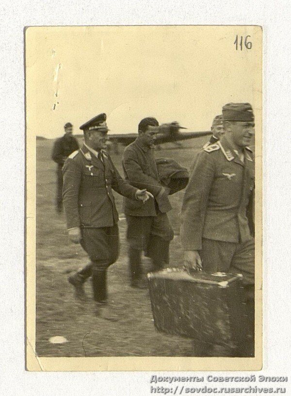 Яков Джугашвили на Борисовском аэродроме
(по материалам сайта Документы Советской Эпохи)