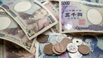Японец, который получил деньги на помощь всему городу в связи с COVID, возможно проиграл все в онлайнказино, японец.