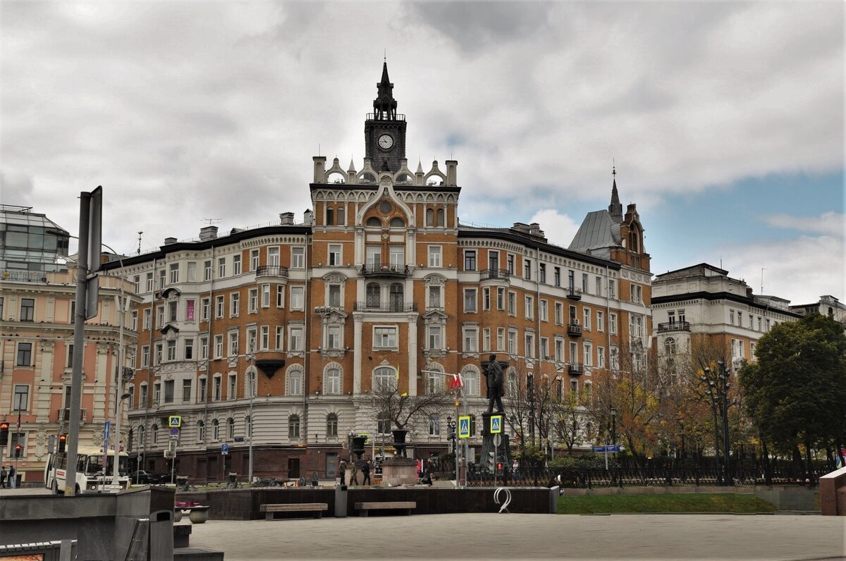 Дом страхового общества "Россия" на Сретенском бульваре (Яндекс картинки)