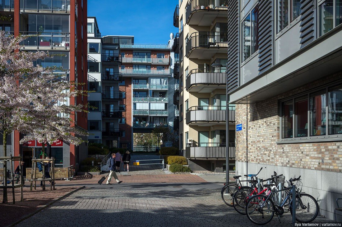 швеция улицы. дом в стокгольме где жил карлсон. дворы в стокгольме варламов. мальмо швеция спальный район. жизнь в швеции.