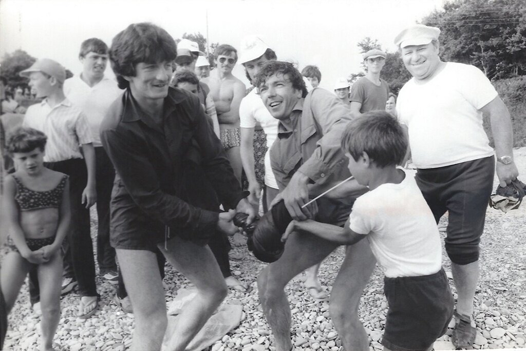 Юрий Николаев во время съемок в фильме Александра Косарева «Прежде, чем расстаться», 1980-е годы. Источник фото: russiainphoto.ru