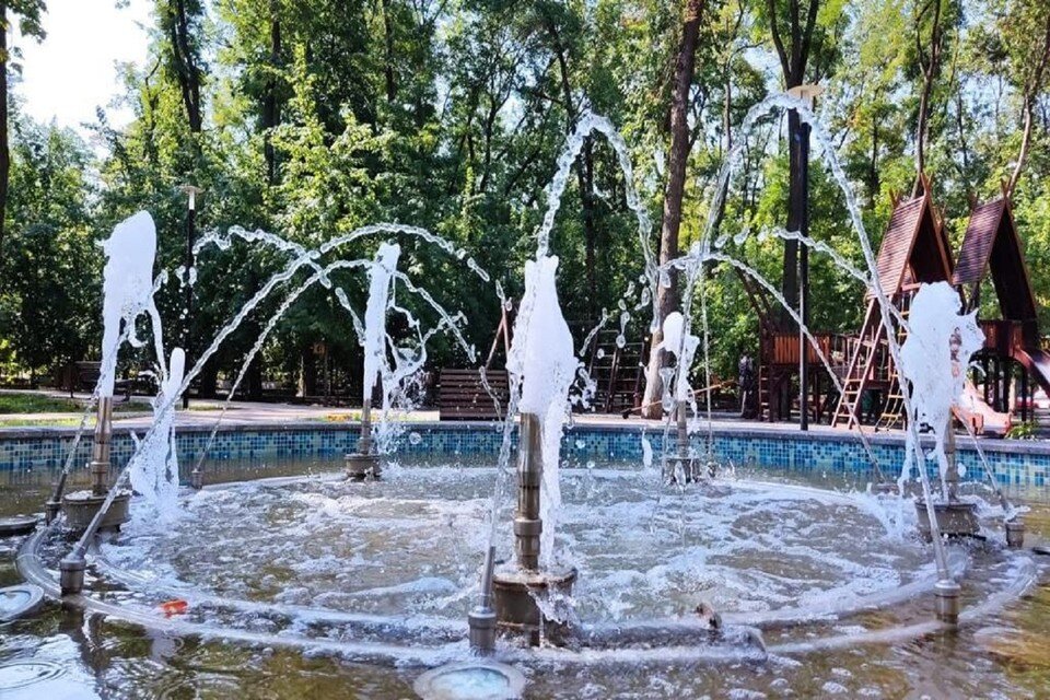     В ростовском парке "Осенний" началась реконструкция фонтана. Фото: телеграм-канал Алексея Логвиненко.