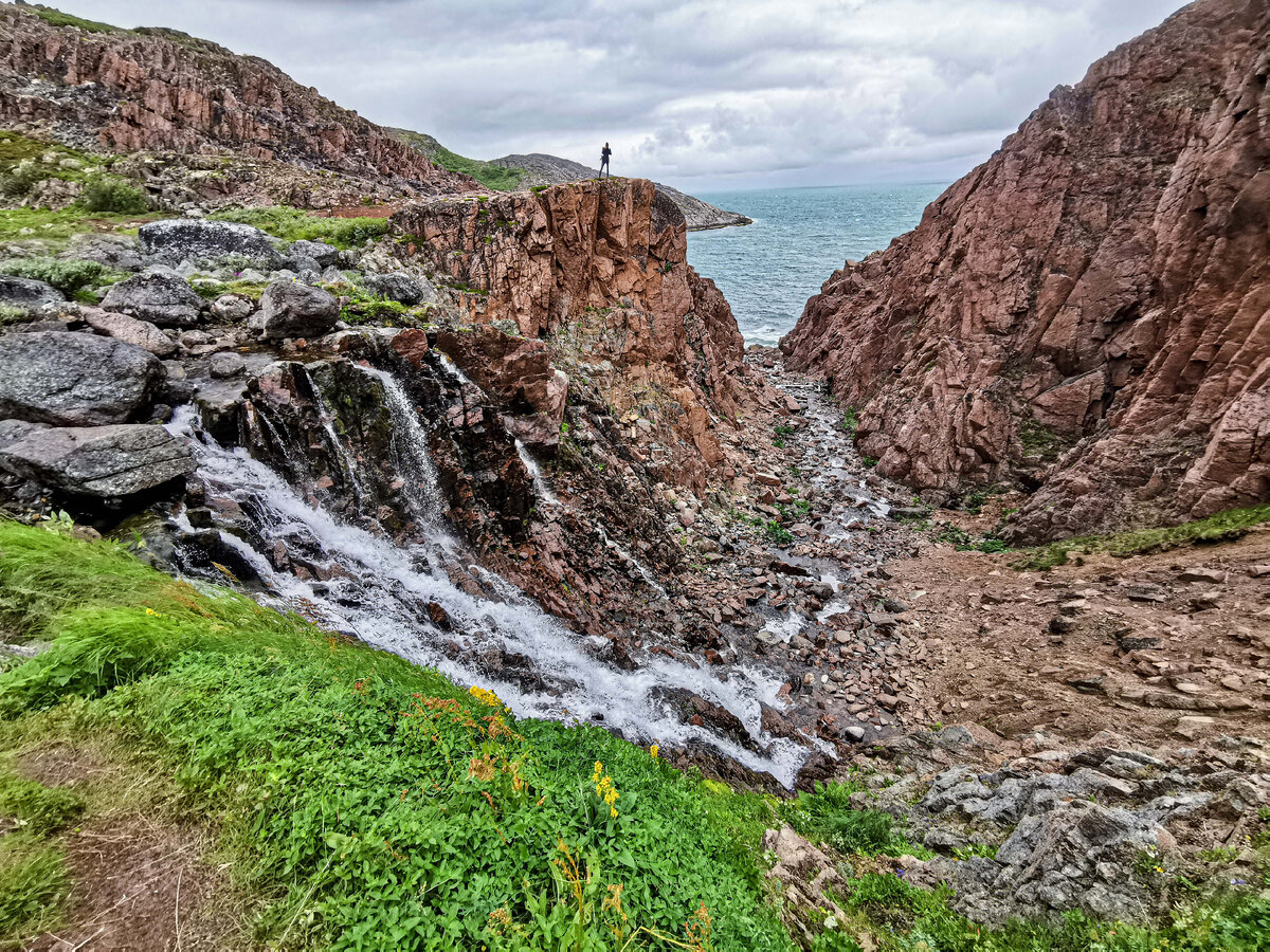 Водопад в териберском нацпарке. Фото автора. Листайте галерею дальше.