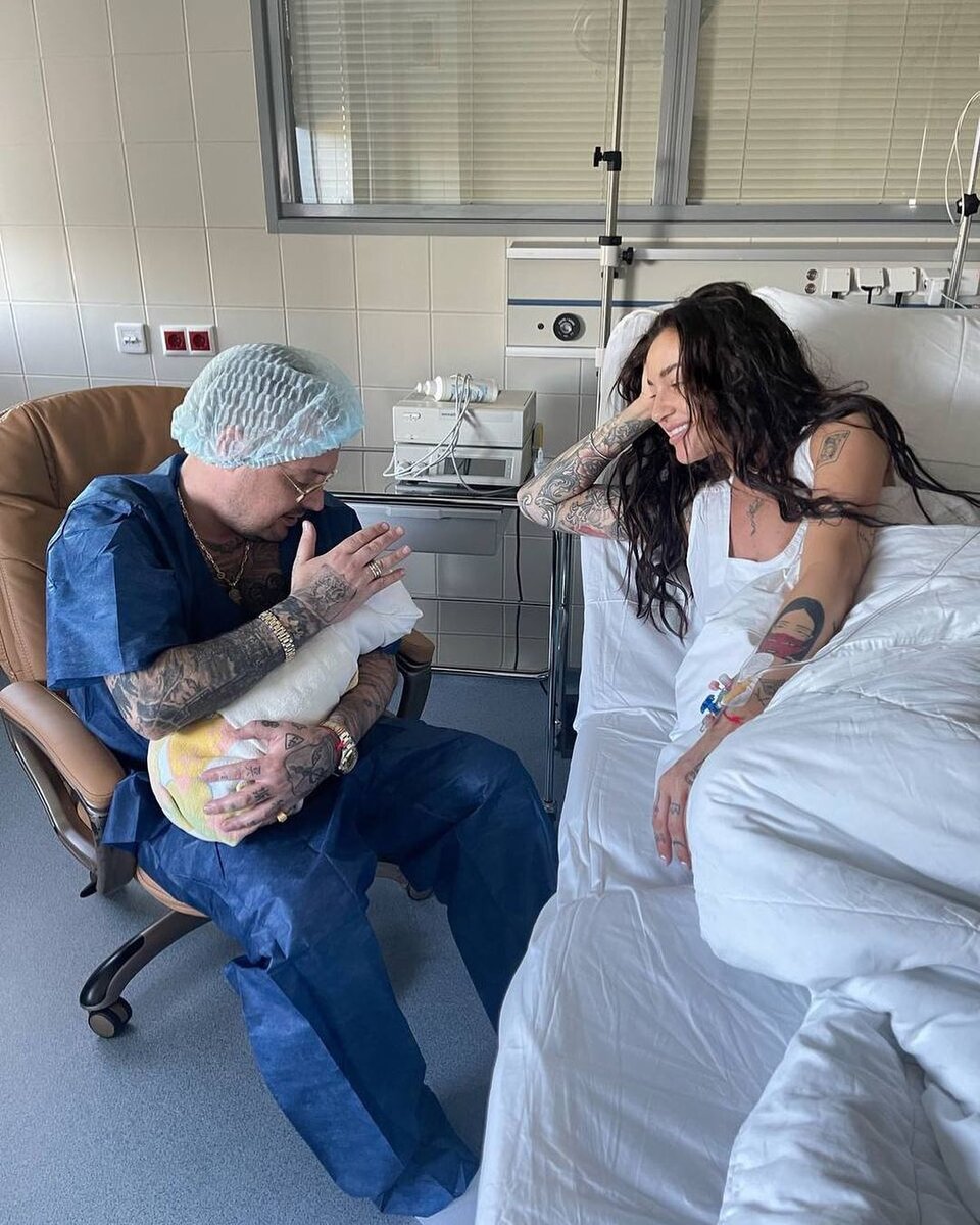    Гуф и Юлия после рождения дочериСоцсети