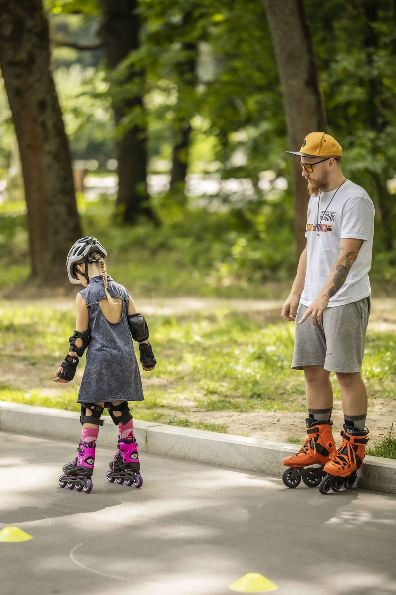 Опуская голову, мы даём мозгу команду наклоняться вперёд, что на роликах может оказаться фатальной ошибкой