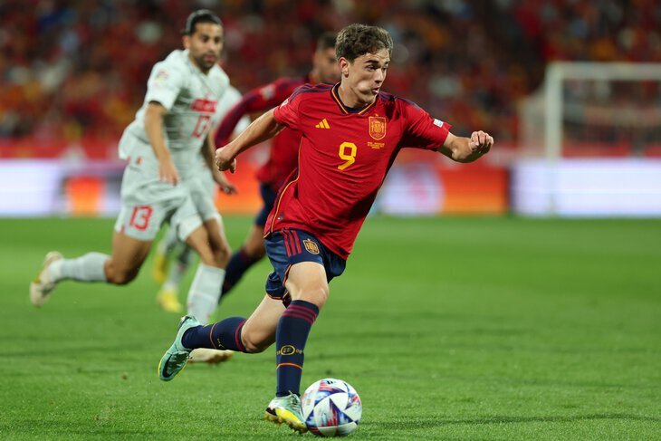 Gavi футболист барселона. Пабло гави. Пабло гави футболист. Гави игроки сборной. Гави футбол барселона.