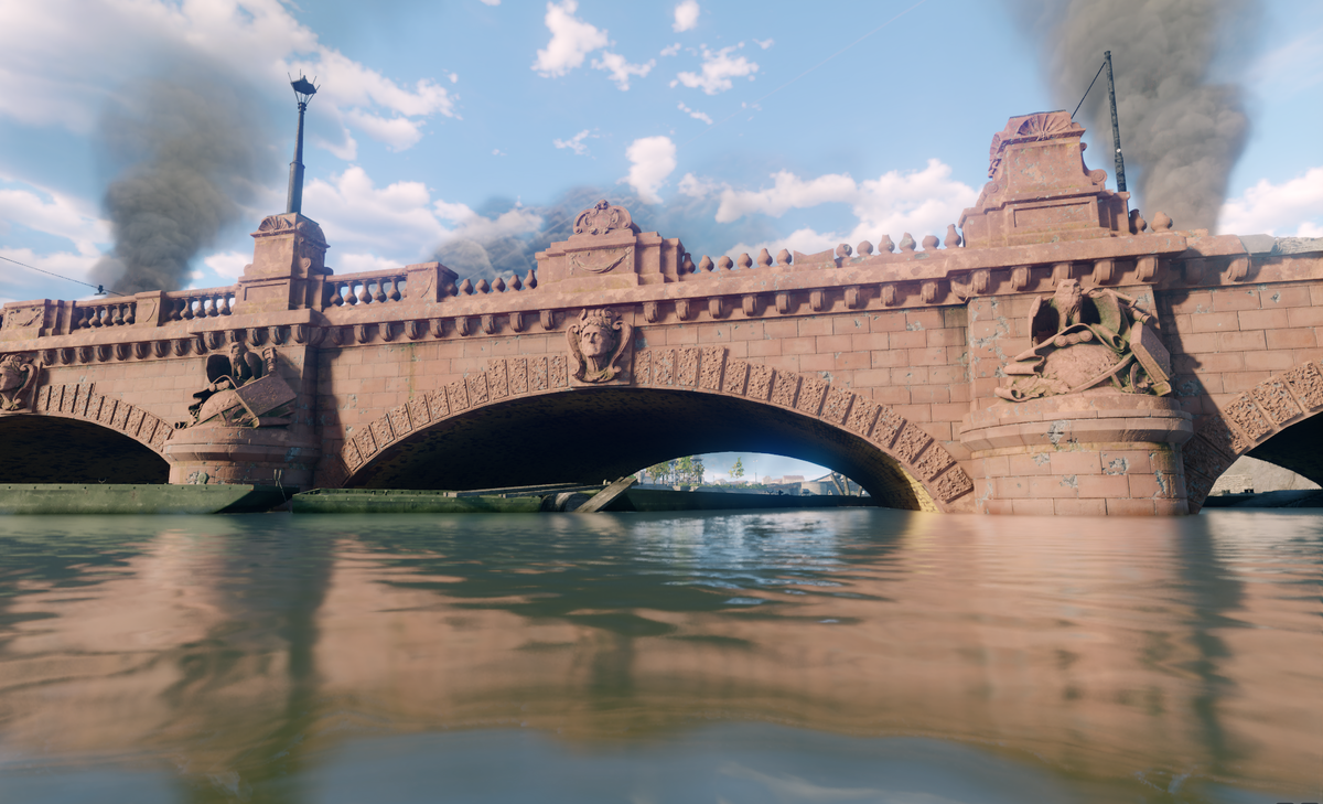 Что любопытно - при первом штурме Рейхстага мост почти целый, а во время штурма Кроль-оперы он уже частично взорван. Такая мелочь укрылась бы от глаз любого, кроме специалиста.