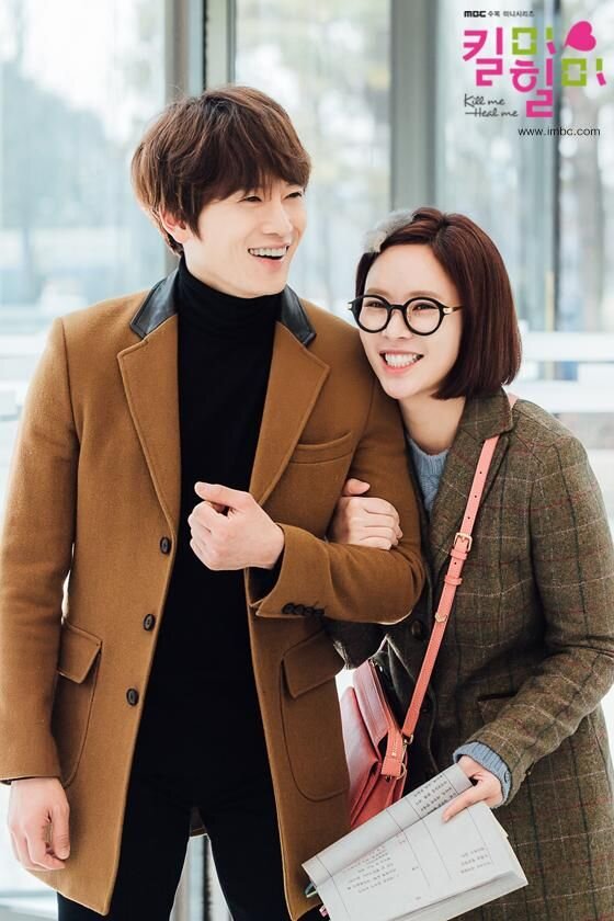  Главные герои Джи Сон и Хван Чжо Ым  в дораме "Убей меня, исцели меня". Постер (фото из свободного доступа сети) 