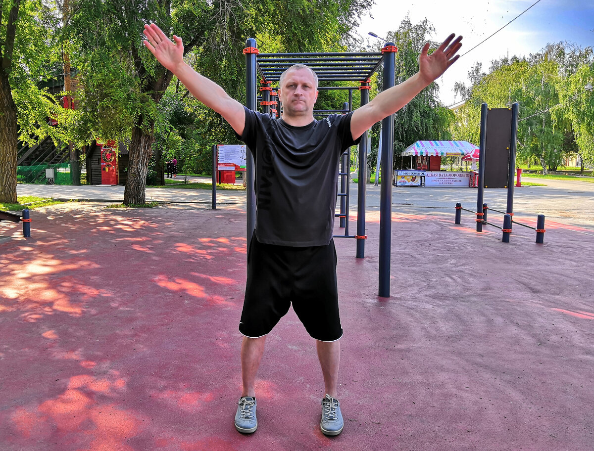 Растяжка спины на турнике: как делать её правильно. Даю подробную ...