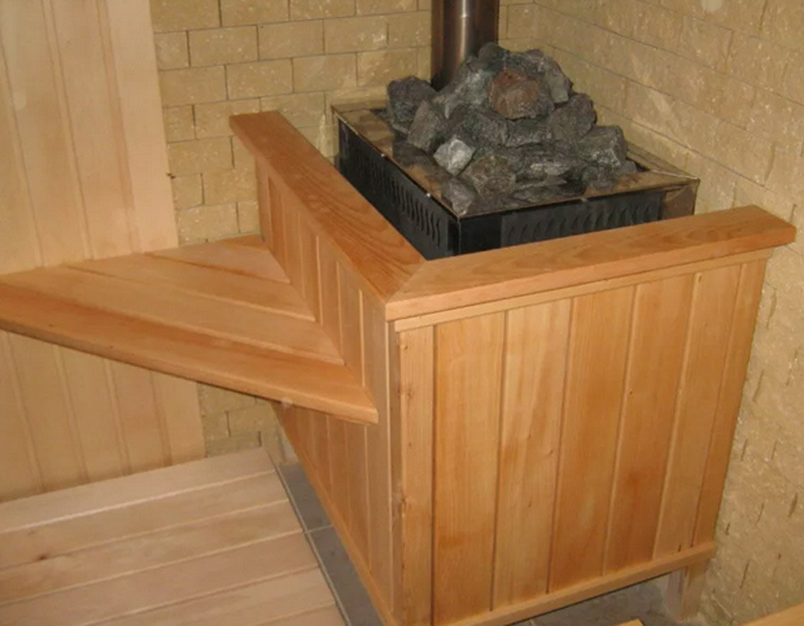 Печь с ограждением  фото из общедоступных источников.