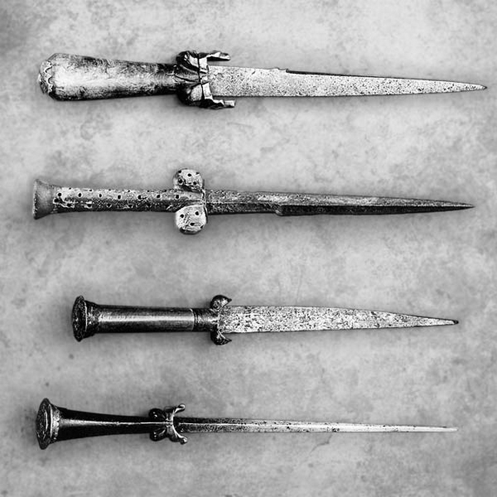 Холодное колющее оружие. Кинжал Баллок Шотландия 16 век. Баллок кинжал. Кинжал обоюдоострый Гольбейн. Баллок оружие.