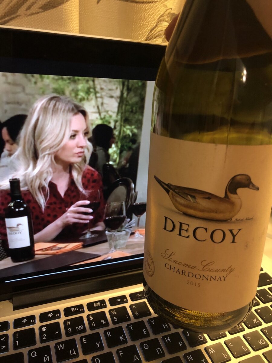 Пенни с подружками отдает предпочтение винам США.