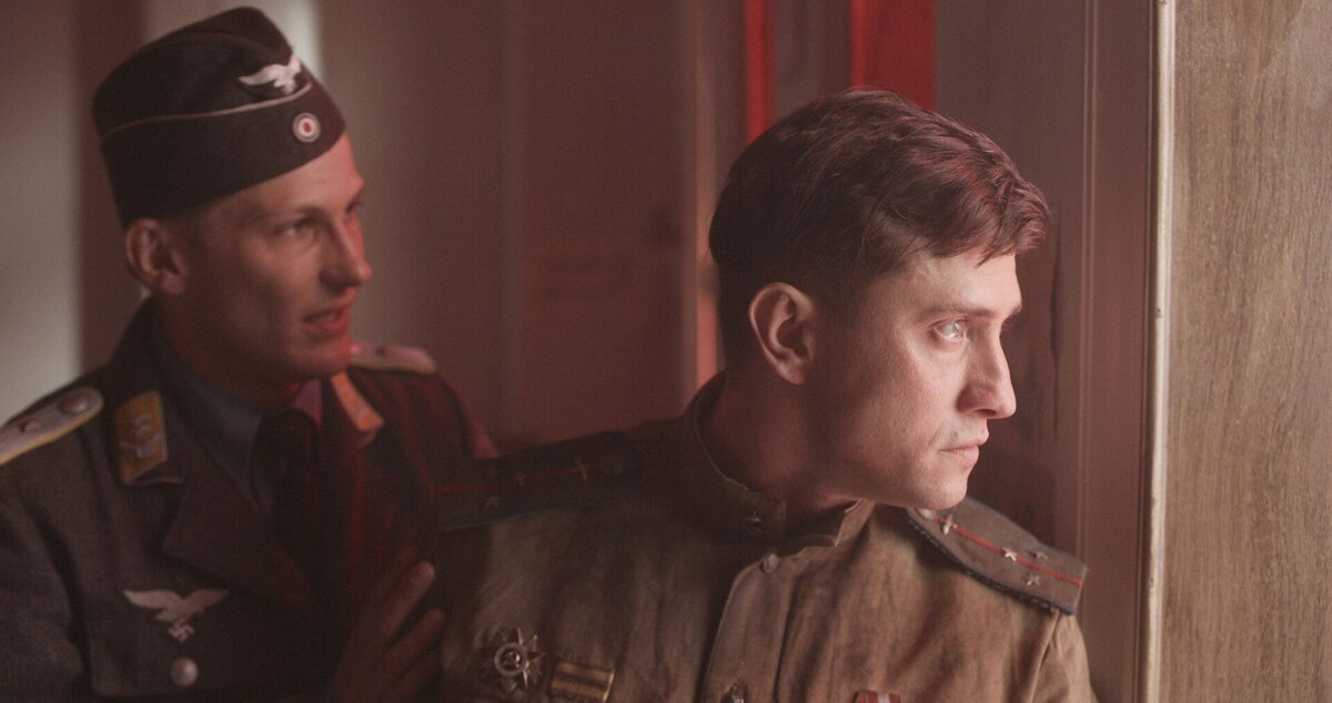 Есть теория, Ларин — это «злая версия» Девятаева, который принял предложение немцев и встал на их сторону