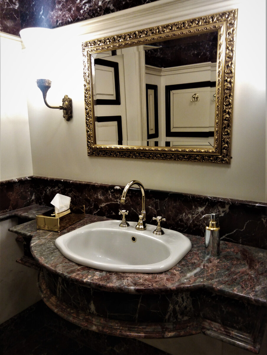 стены и столешницы из мрамора и гранита