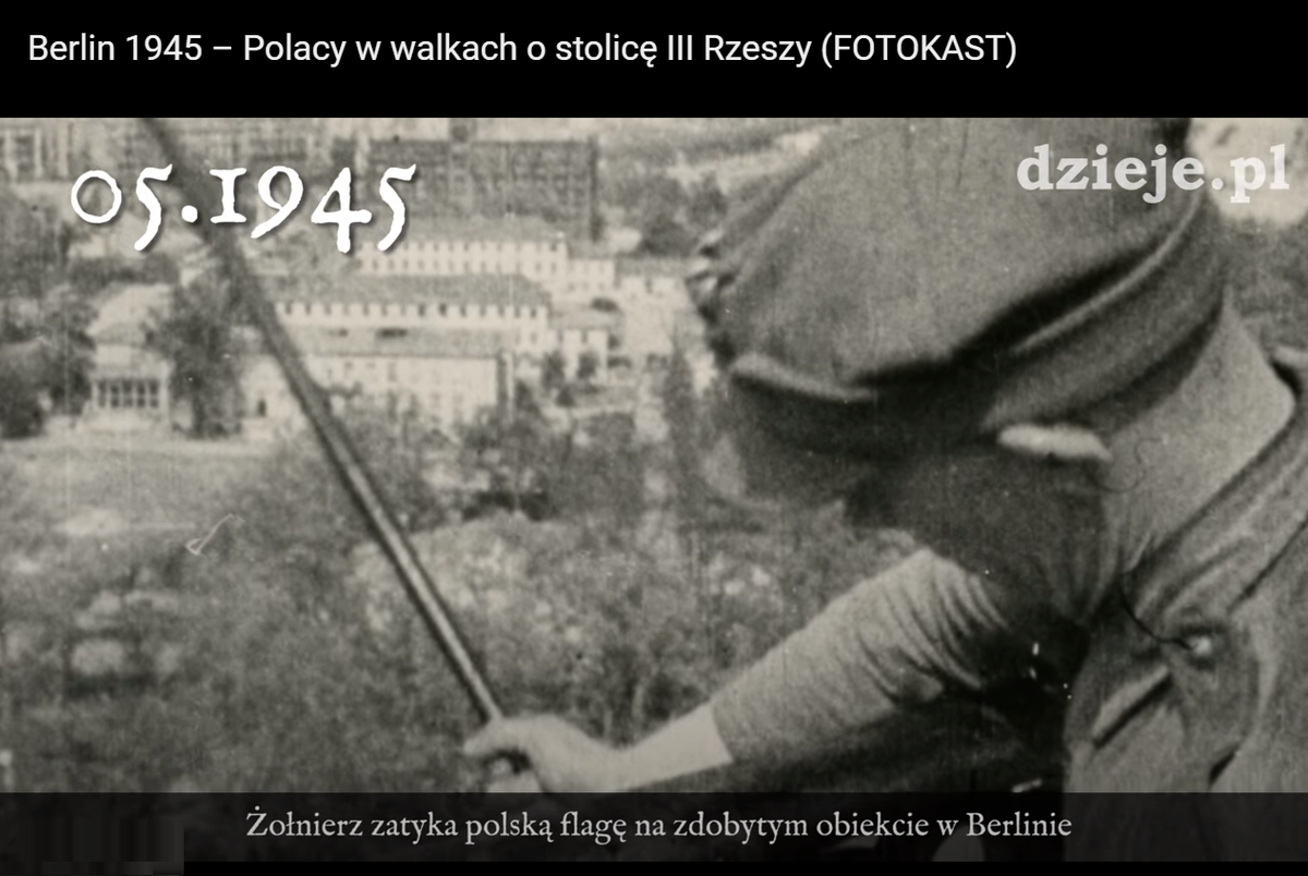 Воздвижение польского флага на один из объектов Берлина