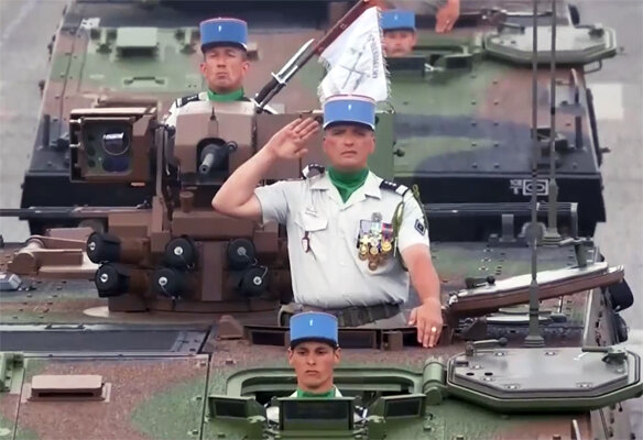Кадр из трансляции парада французской армии 14 июля 2020 в День взятия Бастилии. 