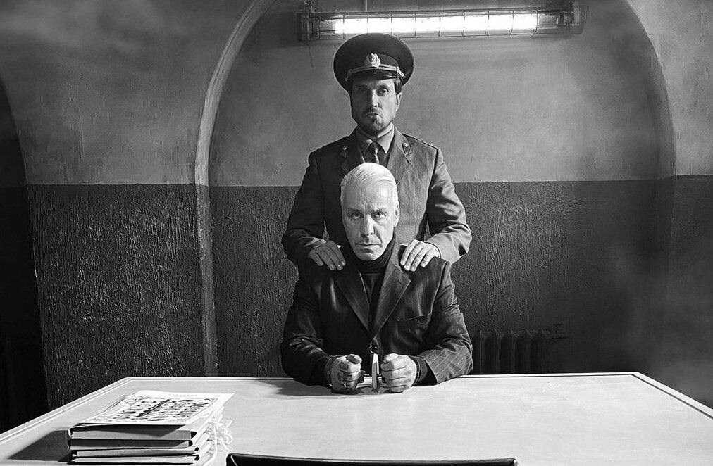 Лидер Раммштайн и российский комик из Камеди-клаб Артур Пирожков