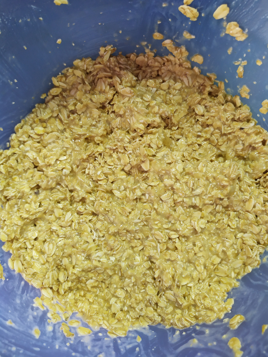 После перемешивания, мешала просто руками