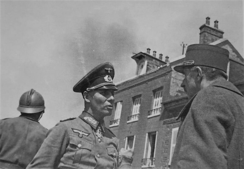 Эрвин Роммель разговаривает с пленным французским генералом Марселем Илером. Июнь 1940г.